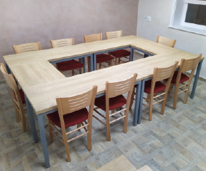 Školicí místnost Přibylova 17 Břeclav - rozmístění stolů na poradu